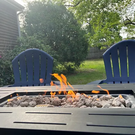 Serene Single Story, Grill, Fire Pit, Fenced Yard And Pet Friendly Stay